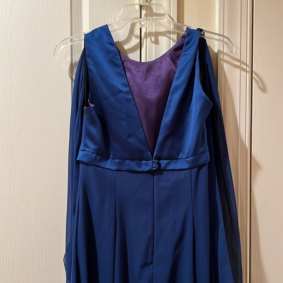 Women’s Long Gown - Picture 3 of 5